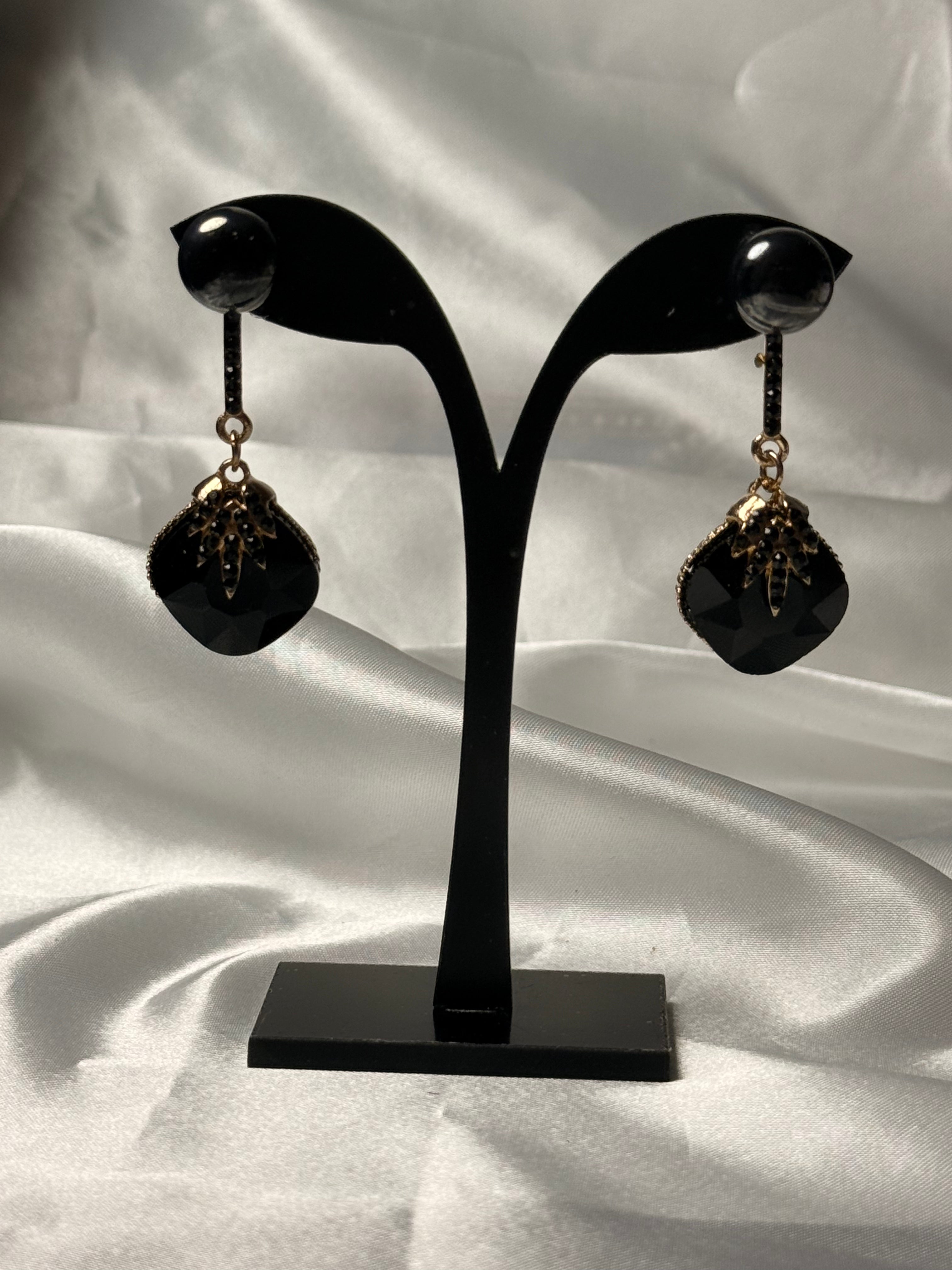 Luxe Gem Earrings - Elegant Drop Style for Every Occasion