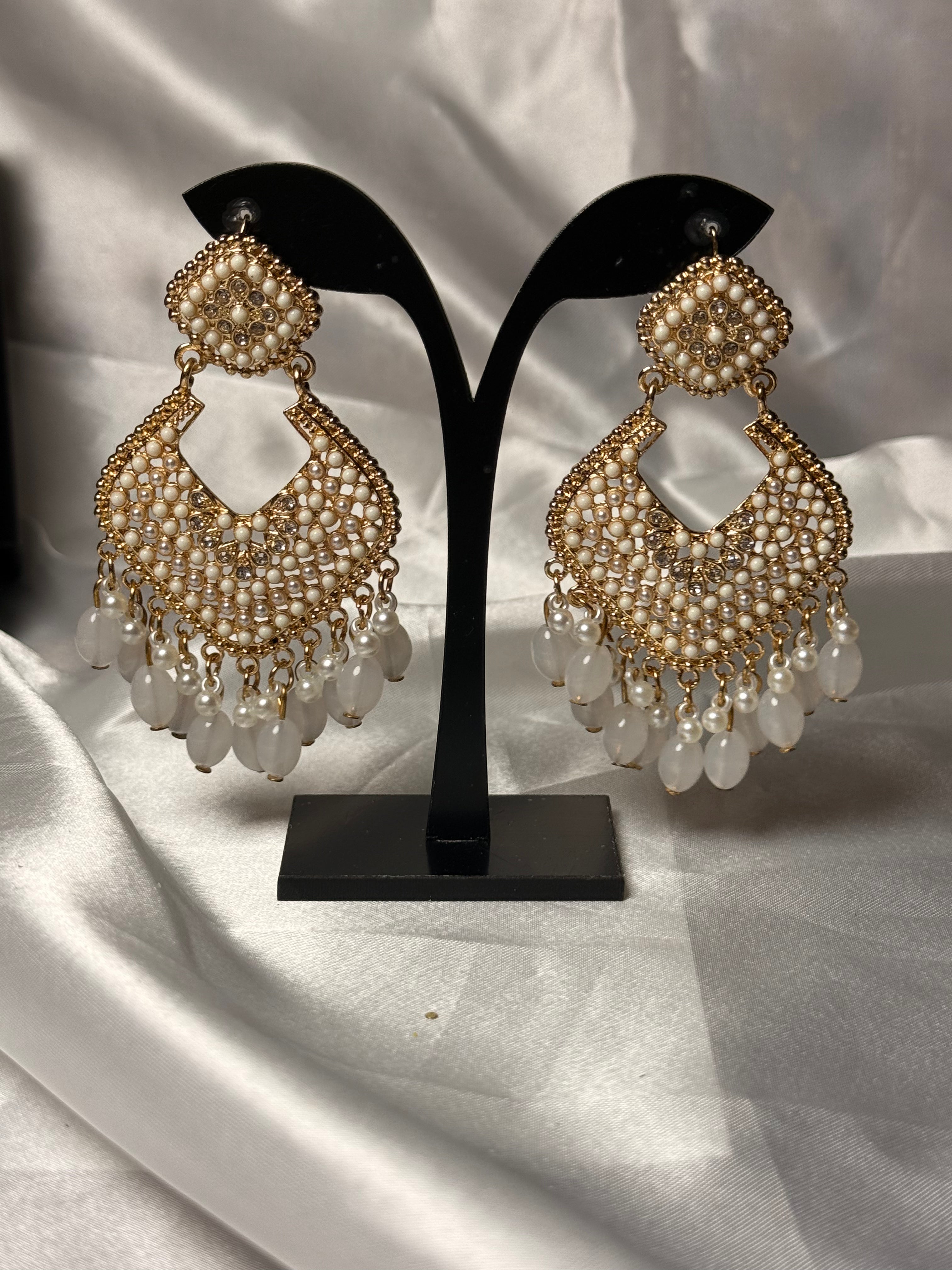 Noor-e-Pearl Earrings